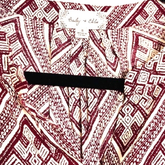 🍍 Bailey & Chloe Purple Geometric V-Neck Top Sm - Picture 3 of 4